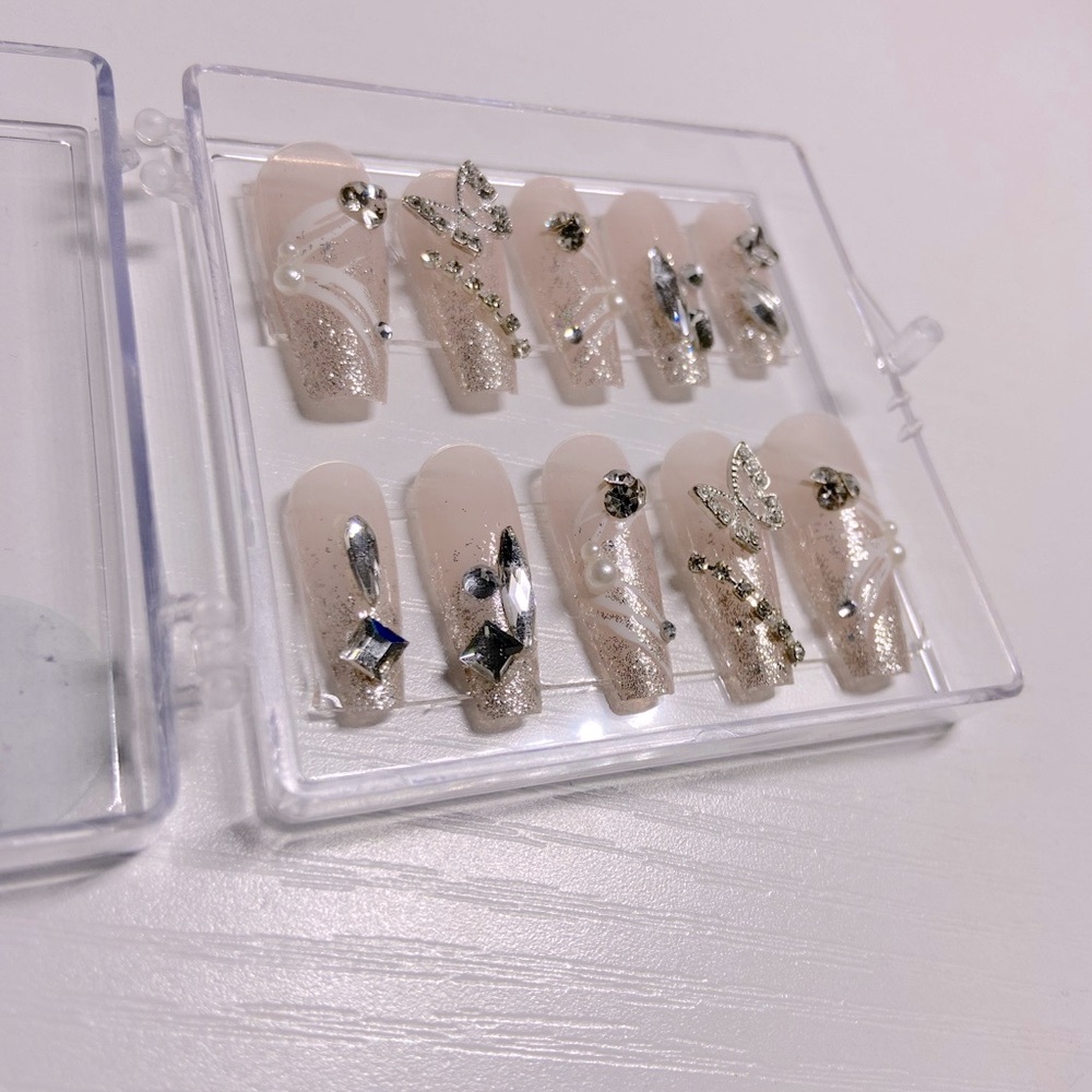 A034 PRESS ON NAILS
